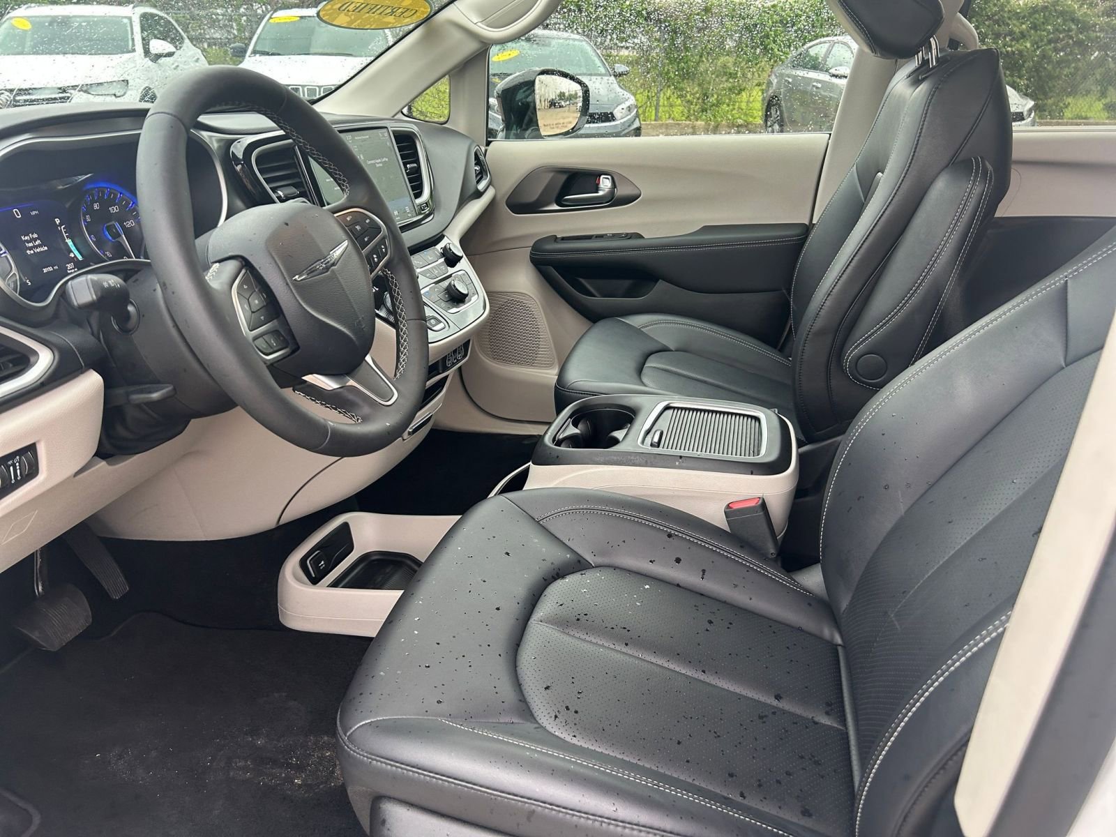 Used 2024 Chrysler Pacifica Touring-L image 28