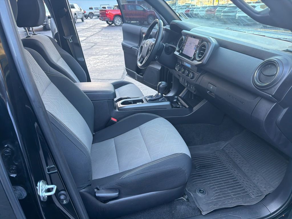 Used 2021 Toyota Tacoma TRD Off-Road image 17