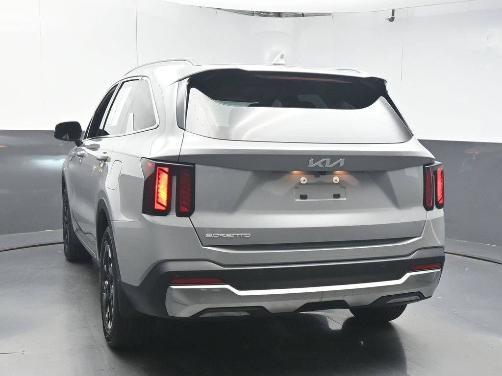 Used 2025 Kia Sorento S w/ Panoramic Sunroof Package FWD image 6