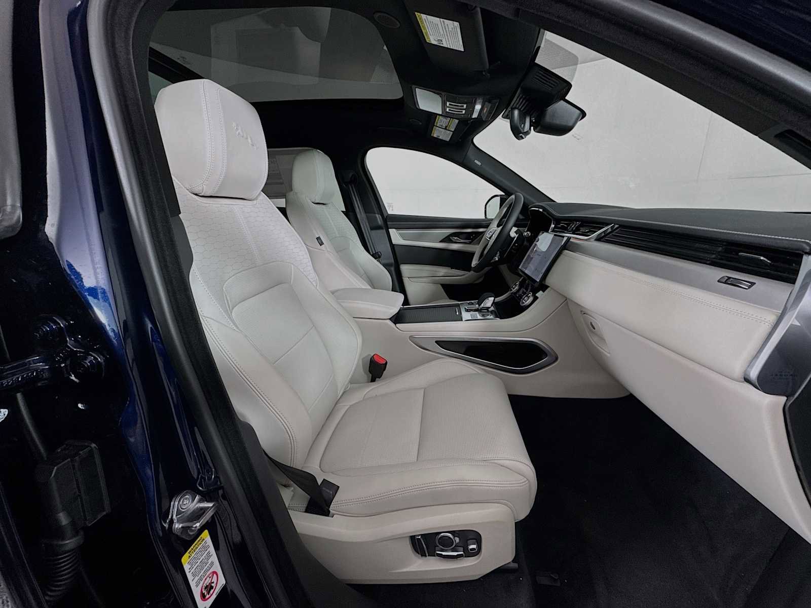 New 2026 Jaguar F-PACE R-Dynamic S image 27