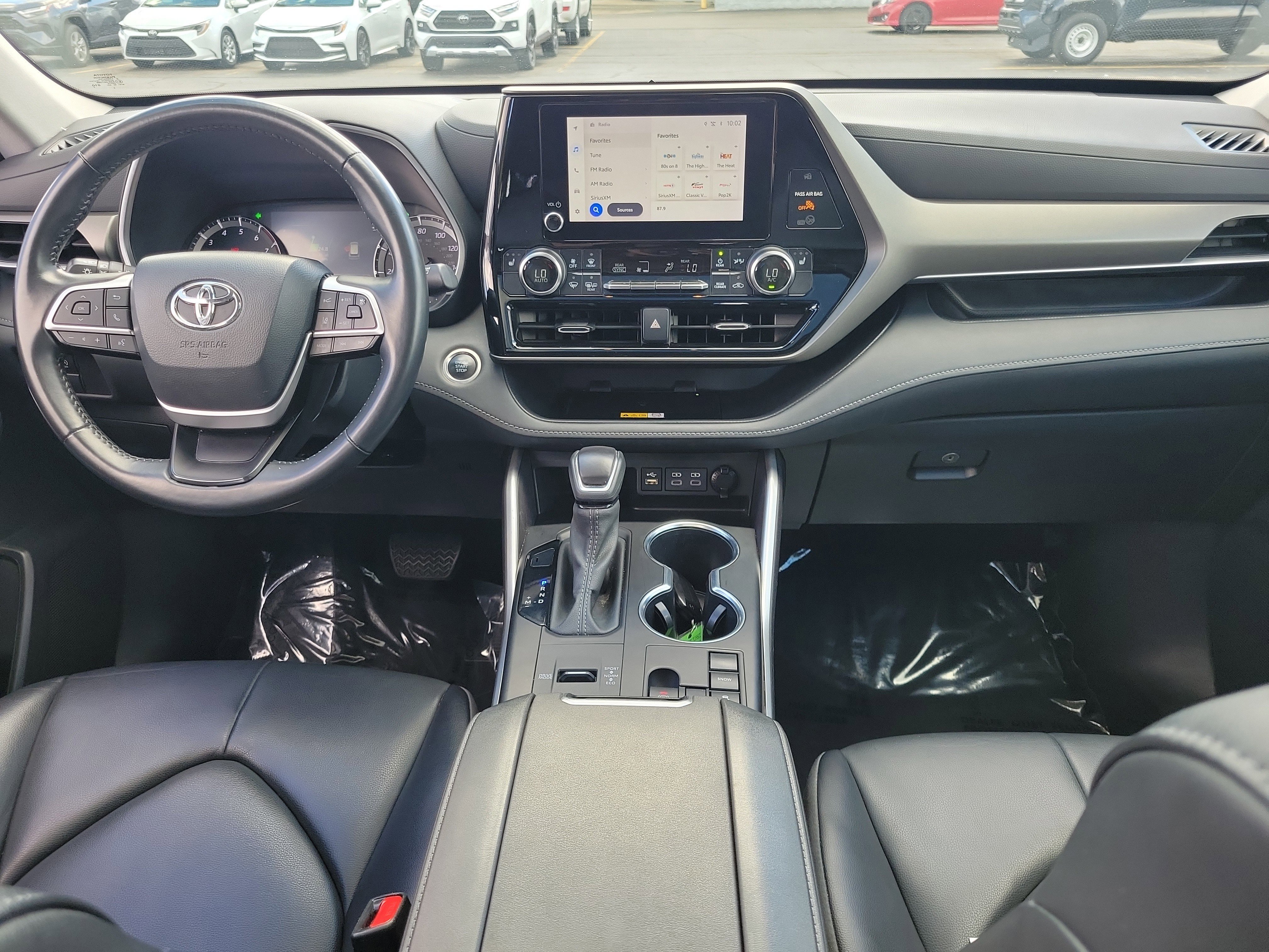 Used 2024 Toyota Highlander XLE FWD image 14
