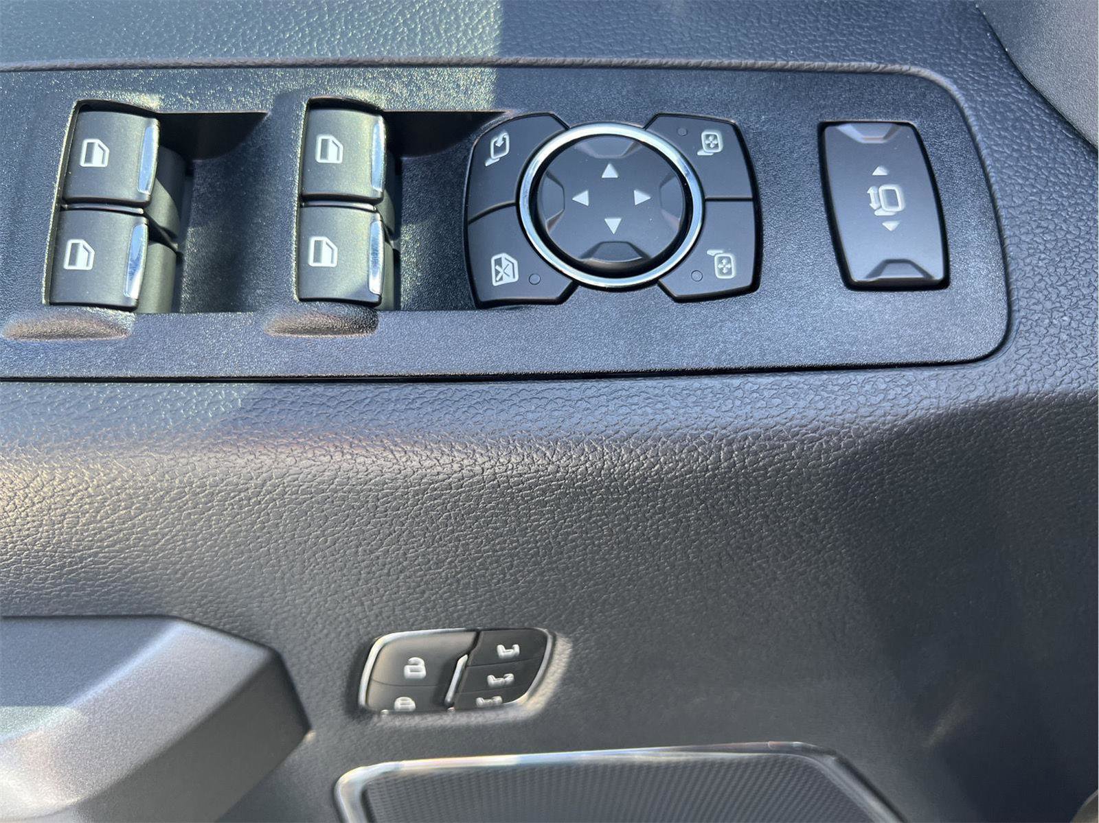 Used 2022 Ford F350 Platinum AWD/4WD image 8