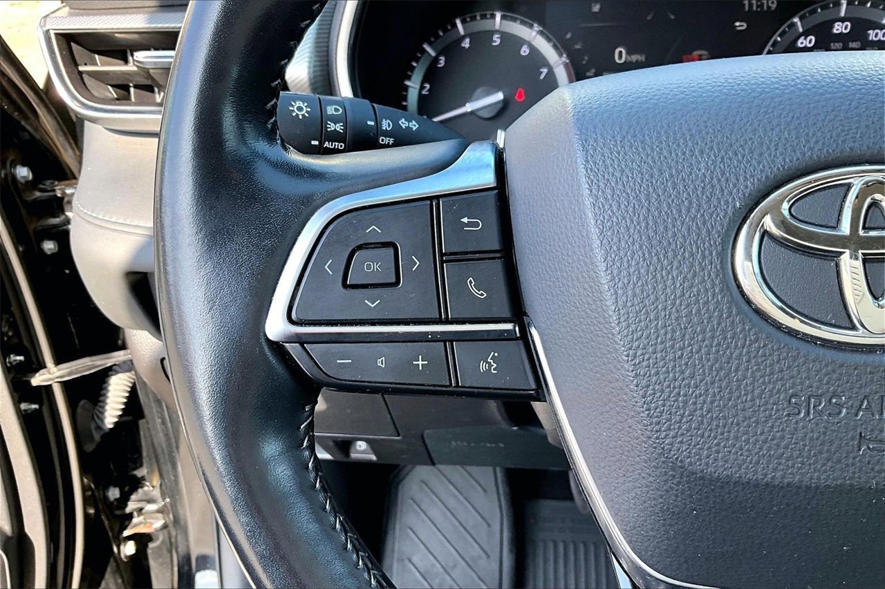 Used 2021 Toyota Highlander Platinum image 29