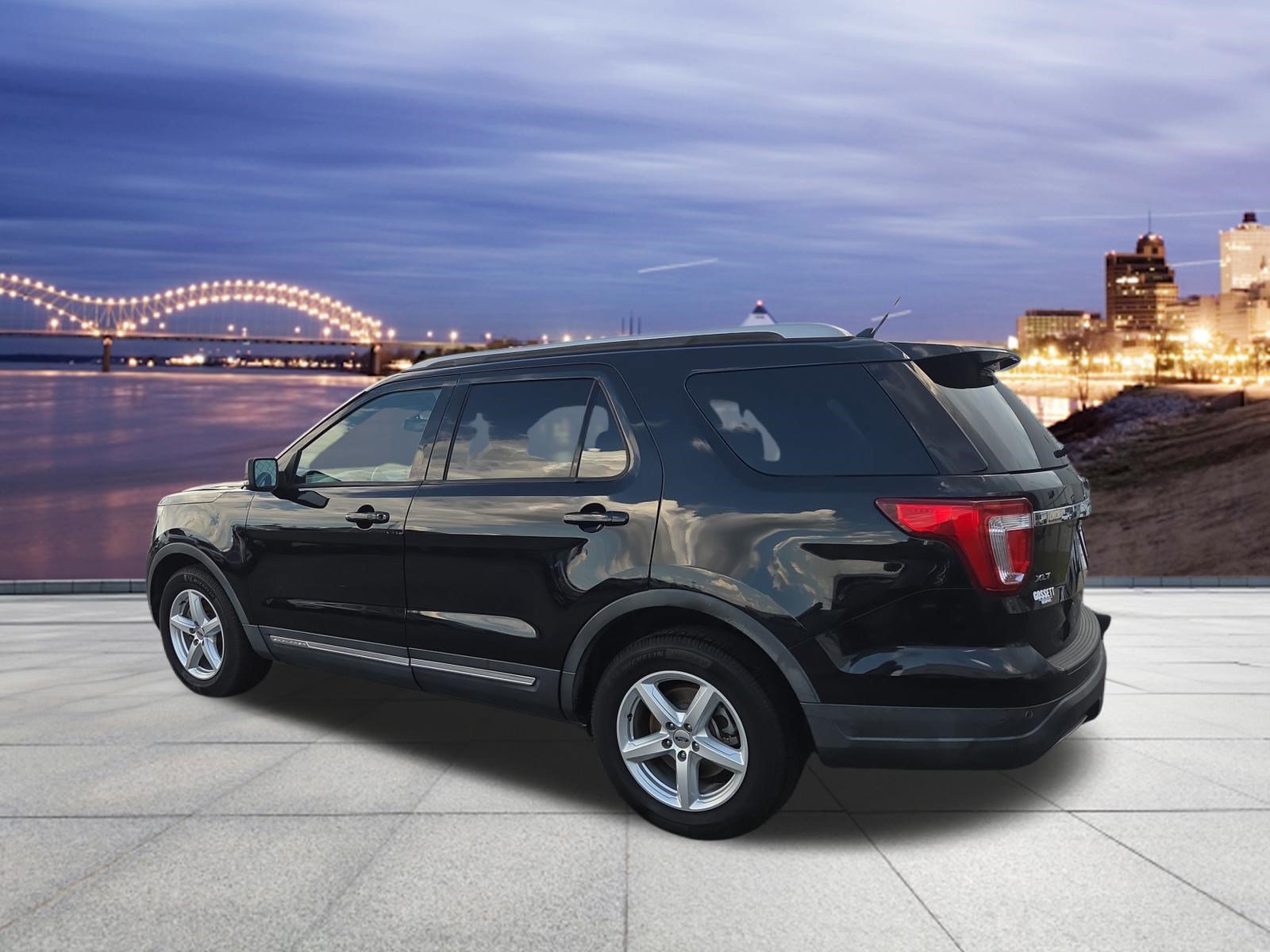 Used 2019 Ford Explorer XLT w/ Equipment Group 201A FWD image 3