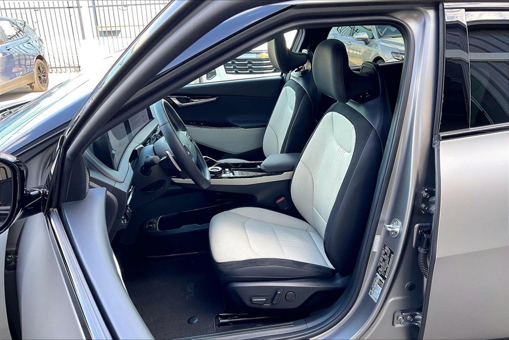 Used 2024 Kia EV6 GT-Line w/ GT-Line White Seat Package AWD/4WD image 25