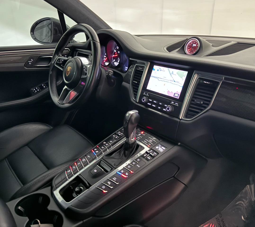 Used 2018 Porsche Macan Turbo AWD/4WD image 28