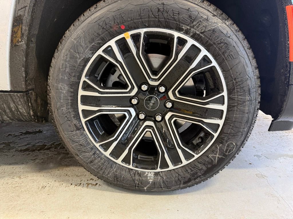 New 2026 Jeep Grand Wagoneer L 4WD w/ Premium Group I image 13