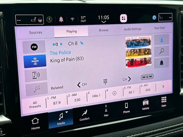 Used 2022 Chrysler Pacifica Touring-L w/ Uconnect Theater Family Group FWD image 23