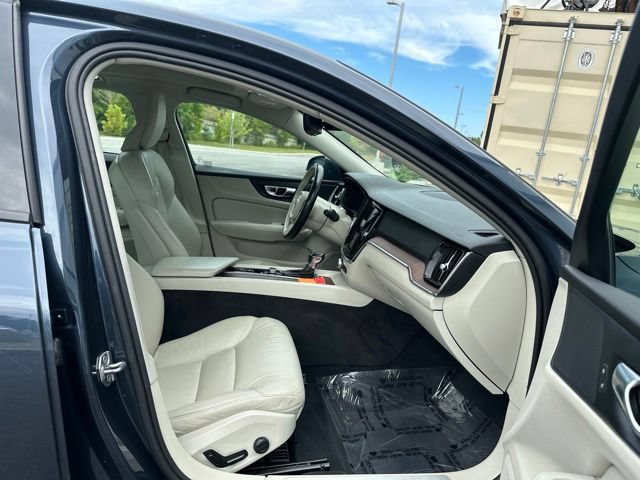 Used 2021 Volvo S60 T6 Momentum w/ Advanced Package AWD/4WD image 12