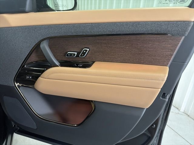Used 2024 Land Rover Range Rover Sport SE image 21