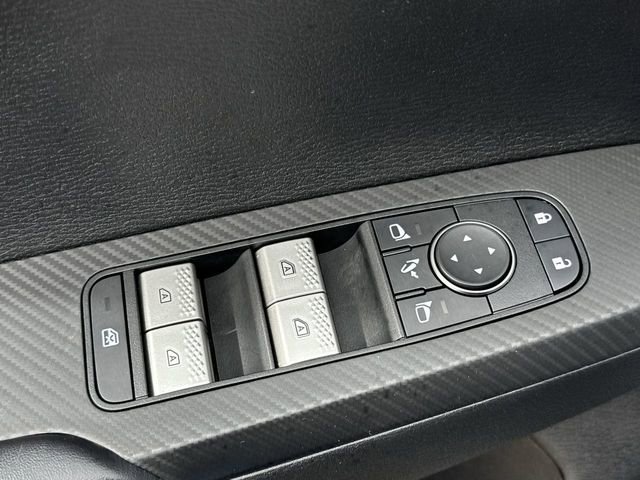 Used 2023 Mitsubishi Outlander SE image 23
