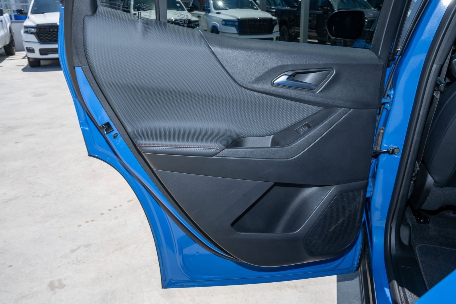 Used 2025 Chevrolet Equinox RS w/ Safety and Technology Package FWD image 12