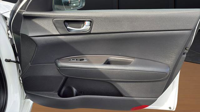 Used 2017 Kia Optima Premium image 16