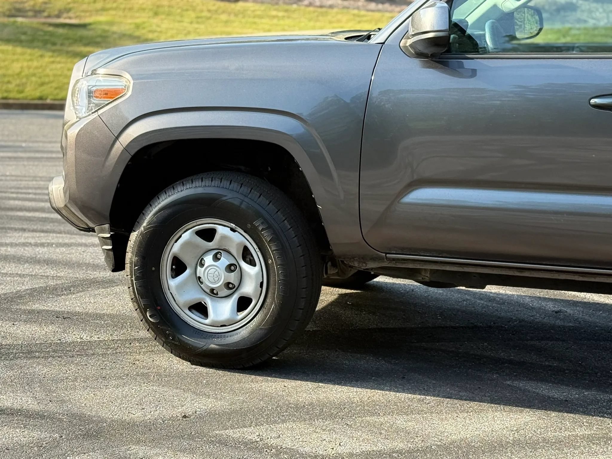 Used 2016 Toyota Tacoma SR w/ SR Convenience Package RWD image 9