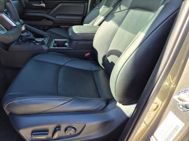 Used 2025 Toyota Tacoma Limited AWD/4WD image 15