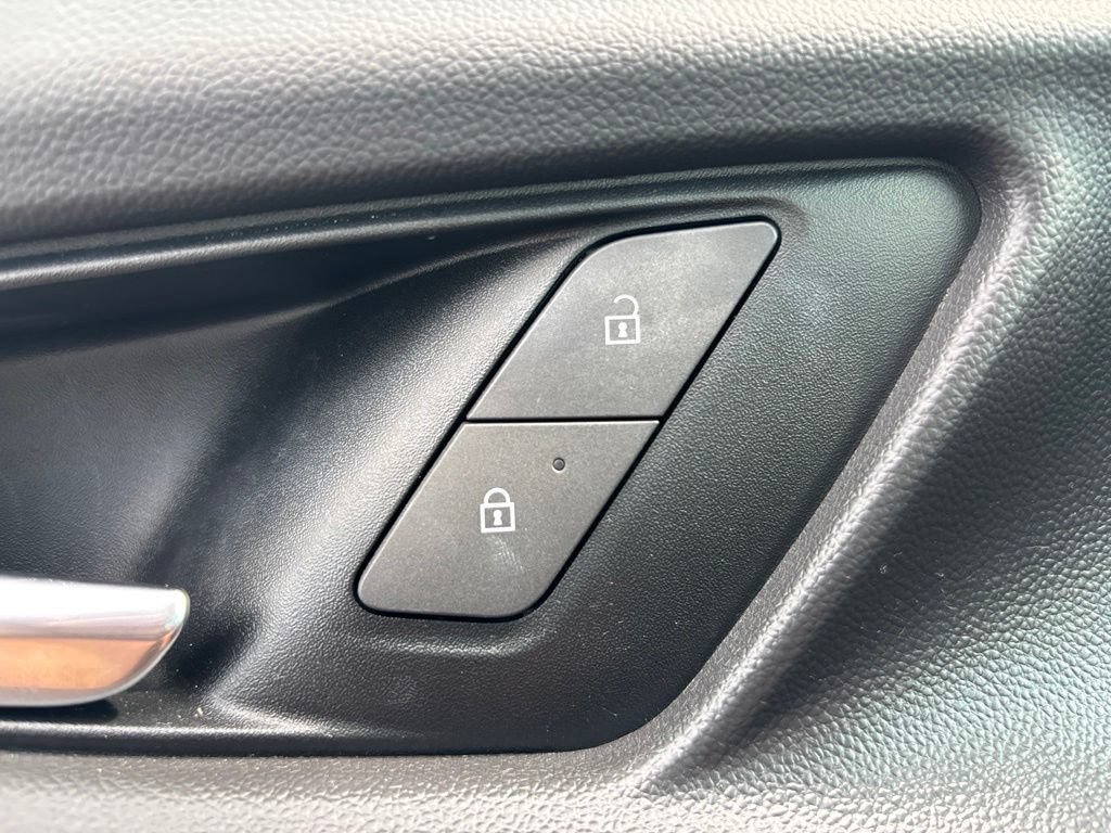 Used 2026 Chevrolet Equinox LT w/ Convenience Package II FWD image 16