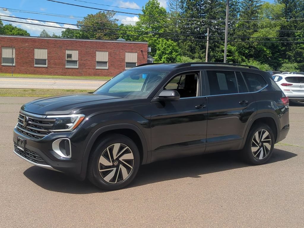 Used 2024 Volkswagen Atlas SE AWD/4WD image 2