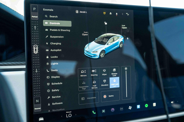 Used 2022 Tesla Model S Plaid image 17