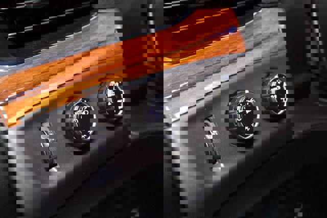 Used 2016 Cadillac Escalade ESV Luxury image 15