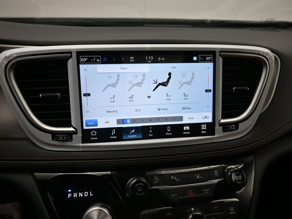 New 2026 Chrysler Pacifica Pinnacle w/ Trailer Tow Group AWD/4WD image 14