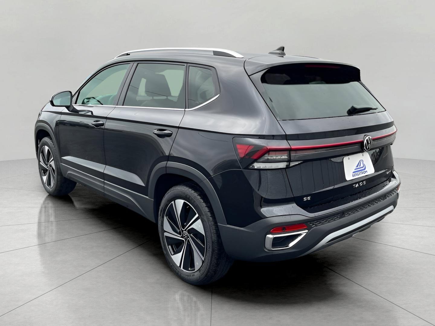 New 2025 Volkswagen Taos SE image 5