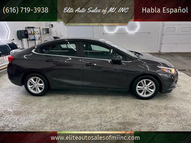 Used 2017 Chevrolet Cruze LT image 2