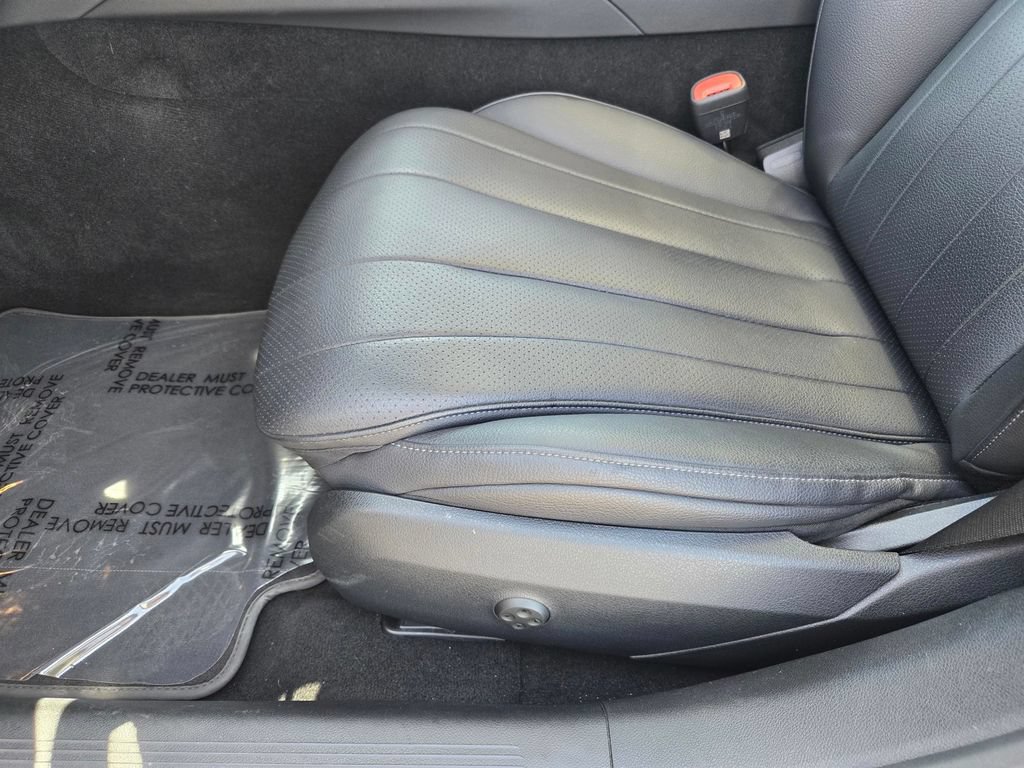 Used 2025 Mercedes-Benz E 350 4MATIC Sedan image 20
