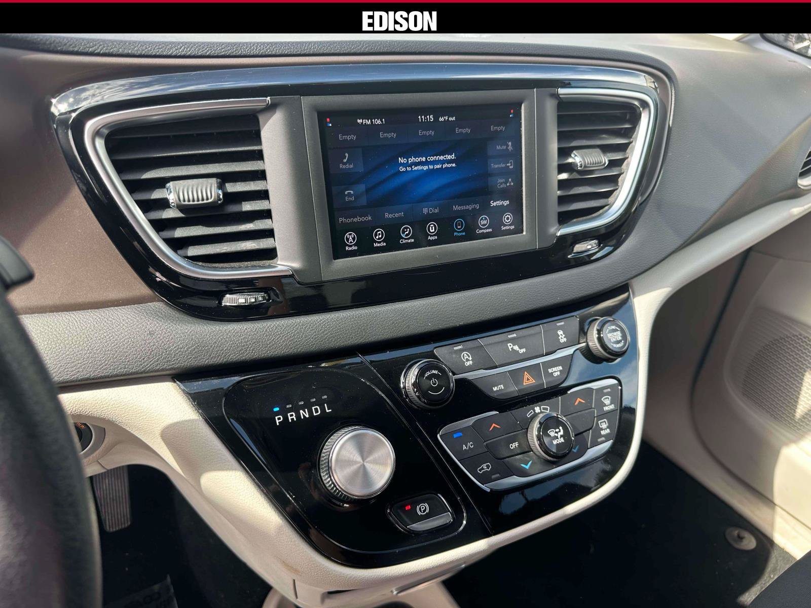 Used 2019 Chrysler Pacifica LX FWD image 27