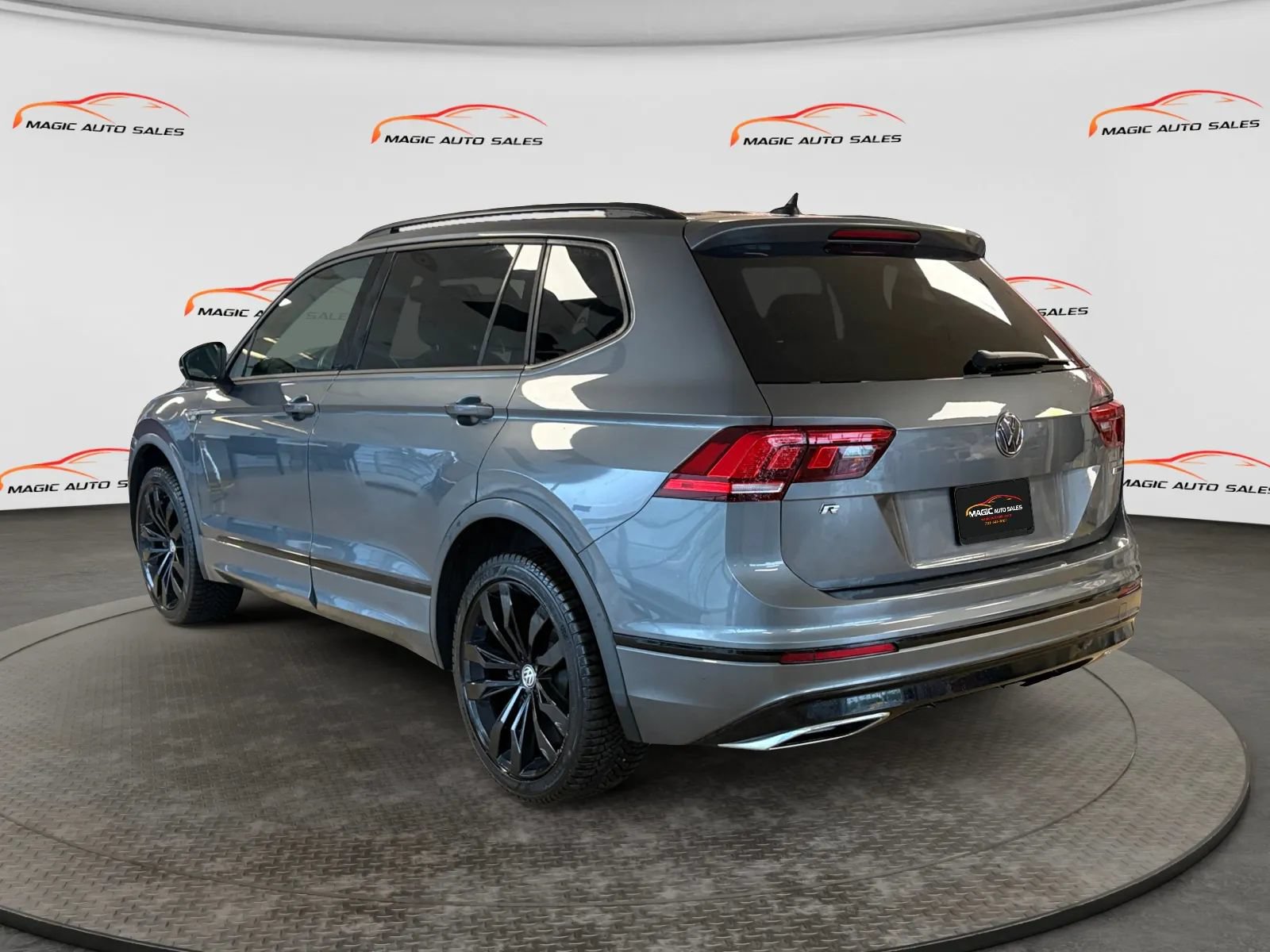 Used 2021 Volkswagen Tiguan SE R-Line AWD/4WD image 8