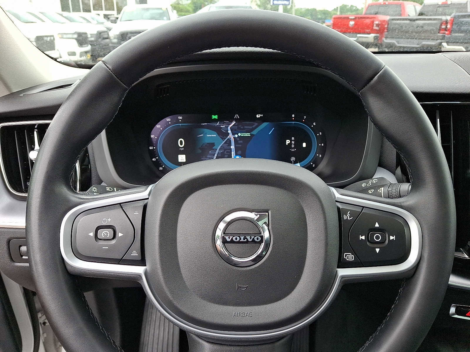 Used 2022 Volvo XC60 B5 Momentum image 22