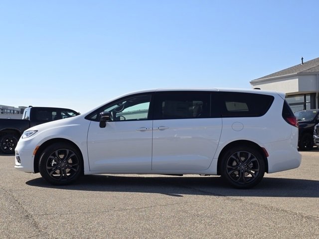 New 2026 Chrysler Pacifica Select image 21