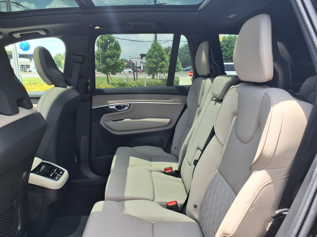 New 2026 Volvo XC90 B5 Plus w/ Protection Package Premier AWD/4WD image 16