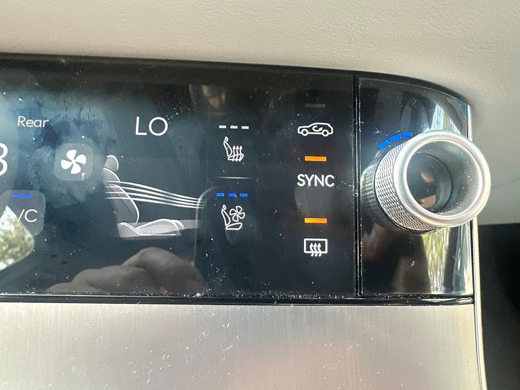 Certified 2026 Genesis GV70 2.5T Advanced AWD/4WD image 20