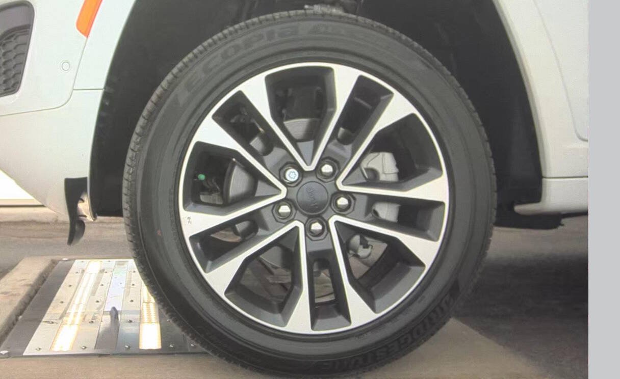 Used 2024 Jeep Grand Cherokee Overland AWD/4WD image 8