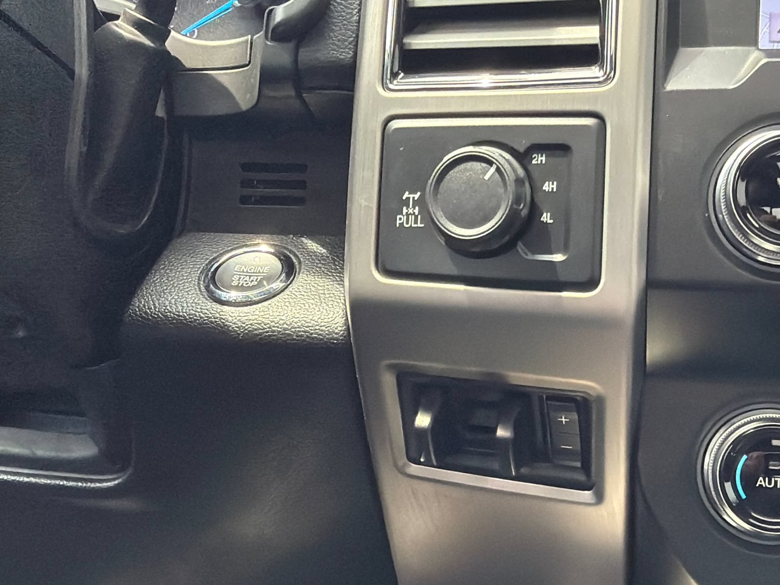 Used 2019 Ford F350 Platinum w/ Platinum Ultimate Package AWD/4WD image 31