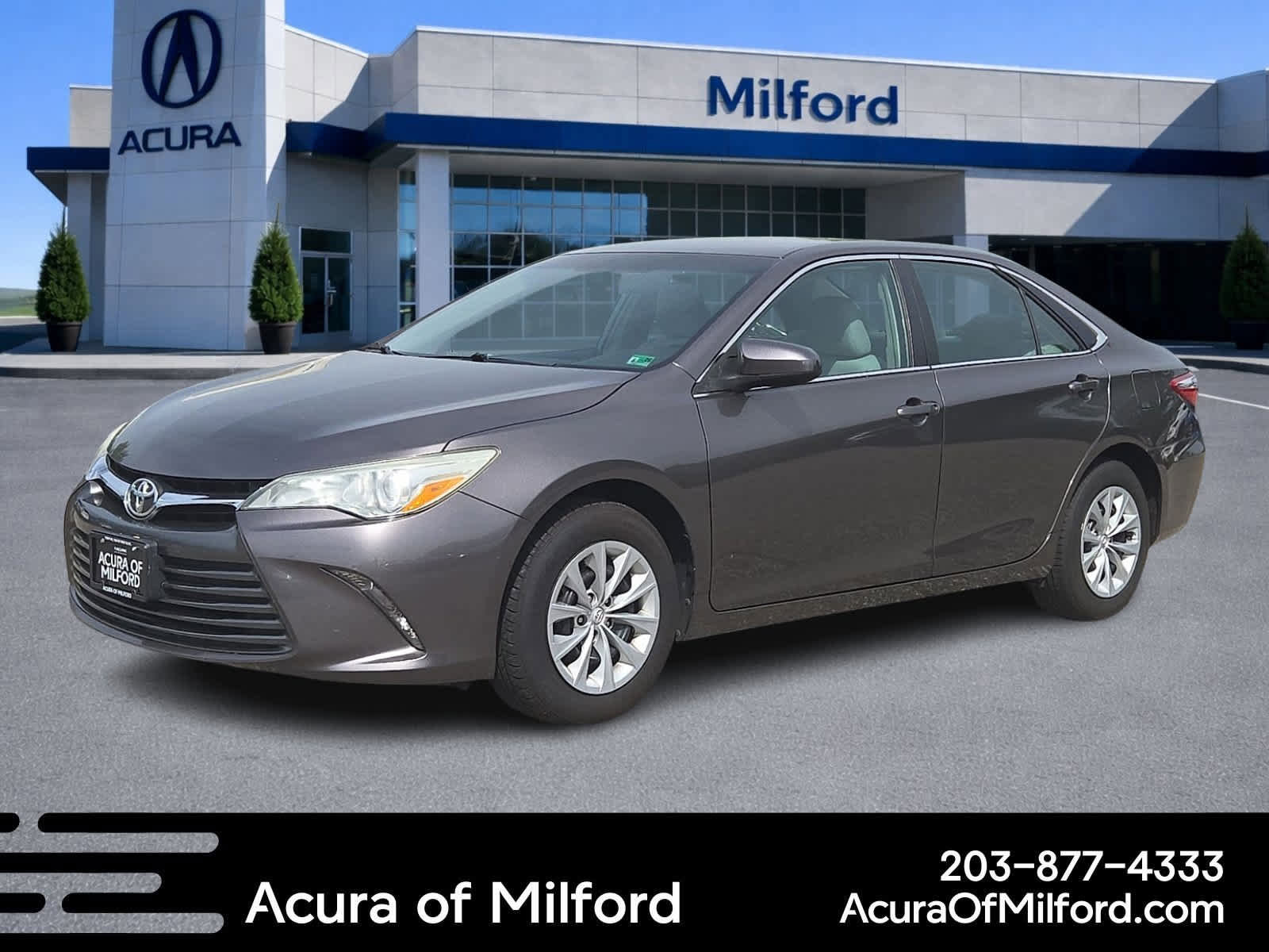 Used 2015 Toyota Camry LE FWD image 1