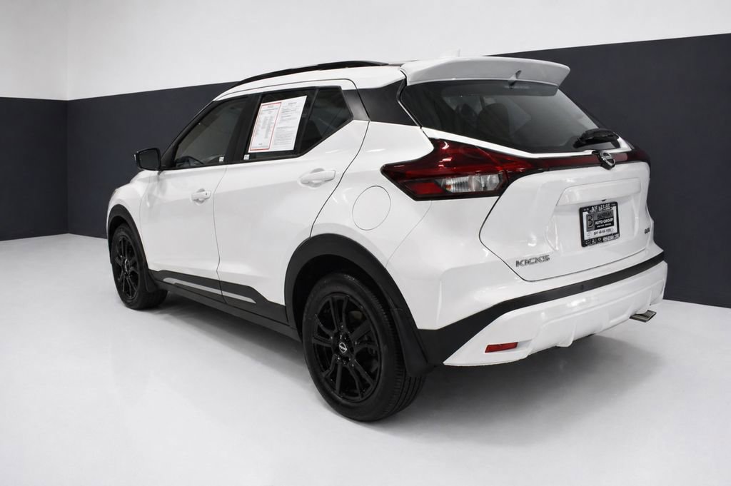 Certified 2022 Nissan Kicks SR w/ Interior Electronics Package FWD image 3