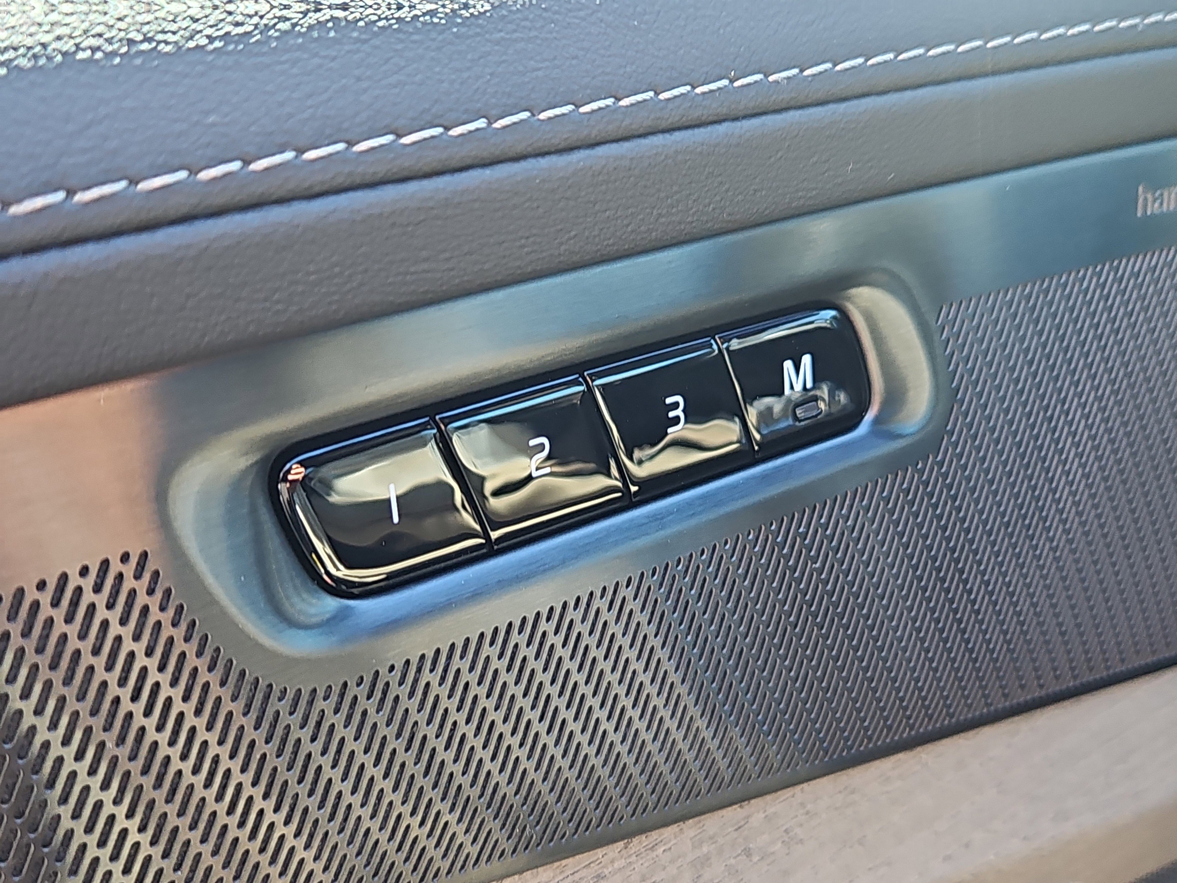 New 2026 Volvo XC90 B6 Plus w/ Protection Package Premier image 9