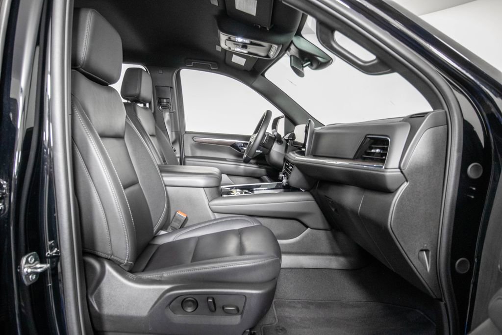 Used 2025 Chevrolet Suburban Z71 AWD/4WD image 9
