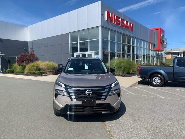 New 2026 Nissan Rogue Platinum image 2