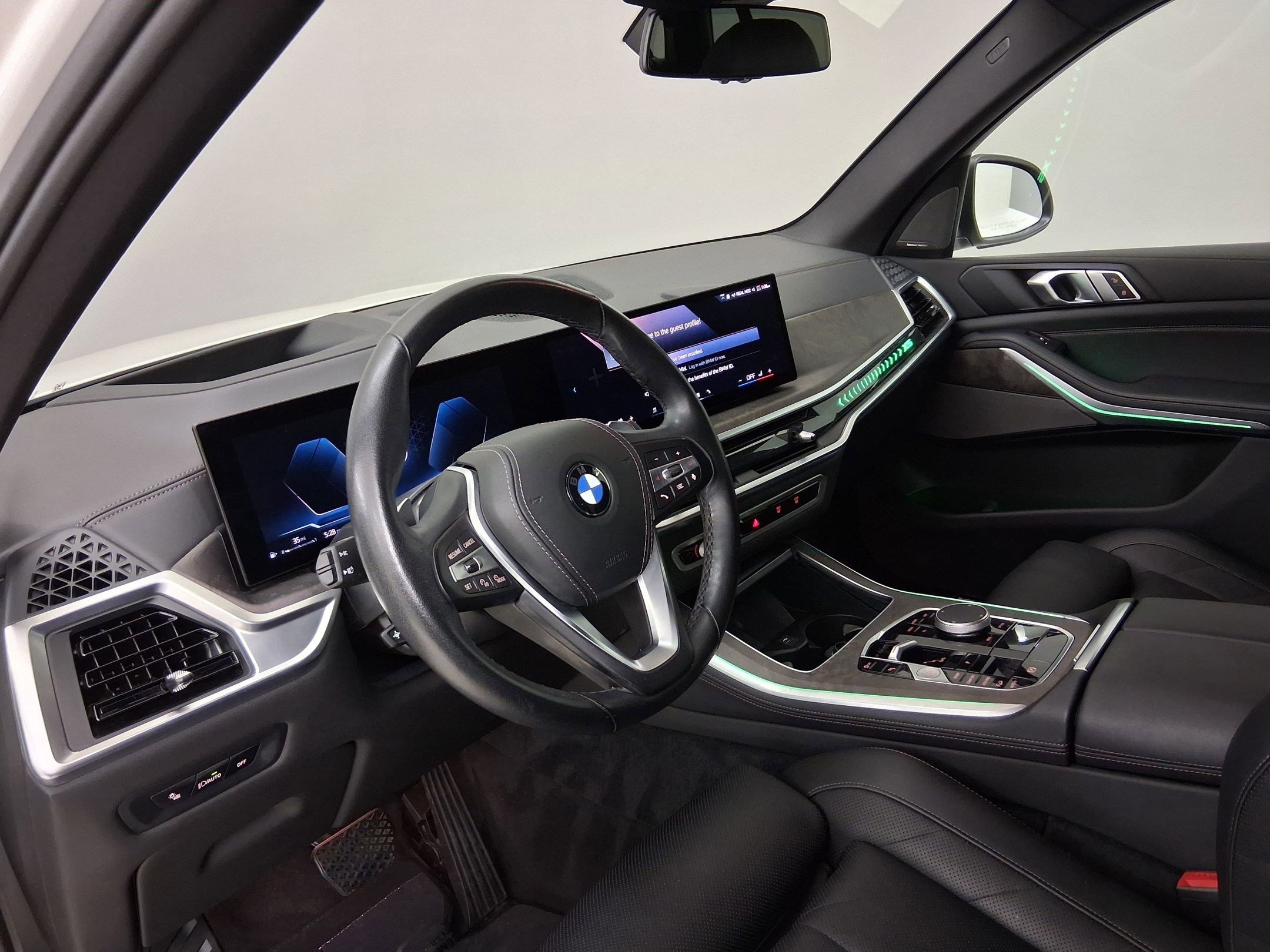 Certified 2024 BMW X5 xDrive40i w/ Premium Package AWD/4WD image 2