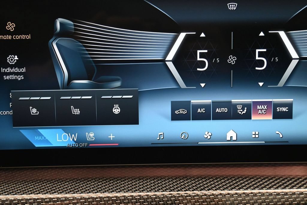 Used 2023 BMW i7 xDrive60 AWD/4WD image 14