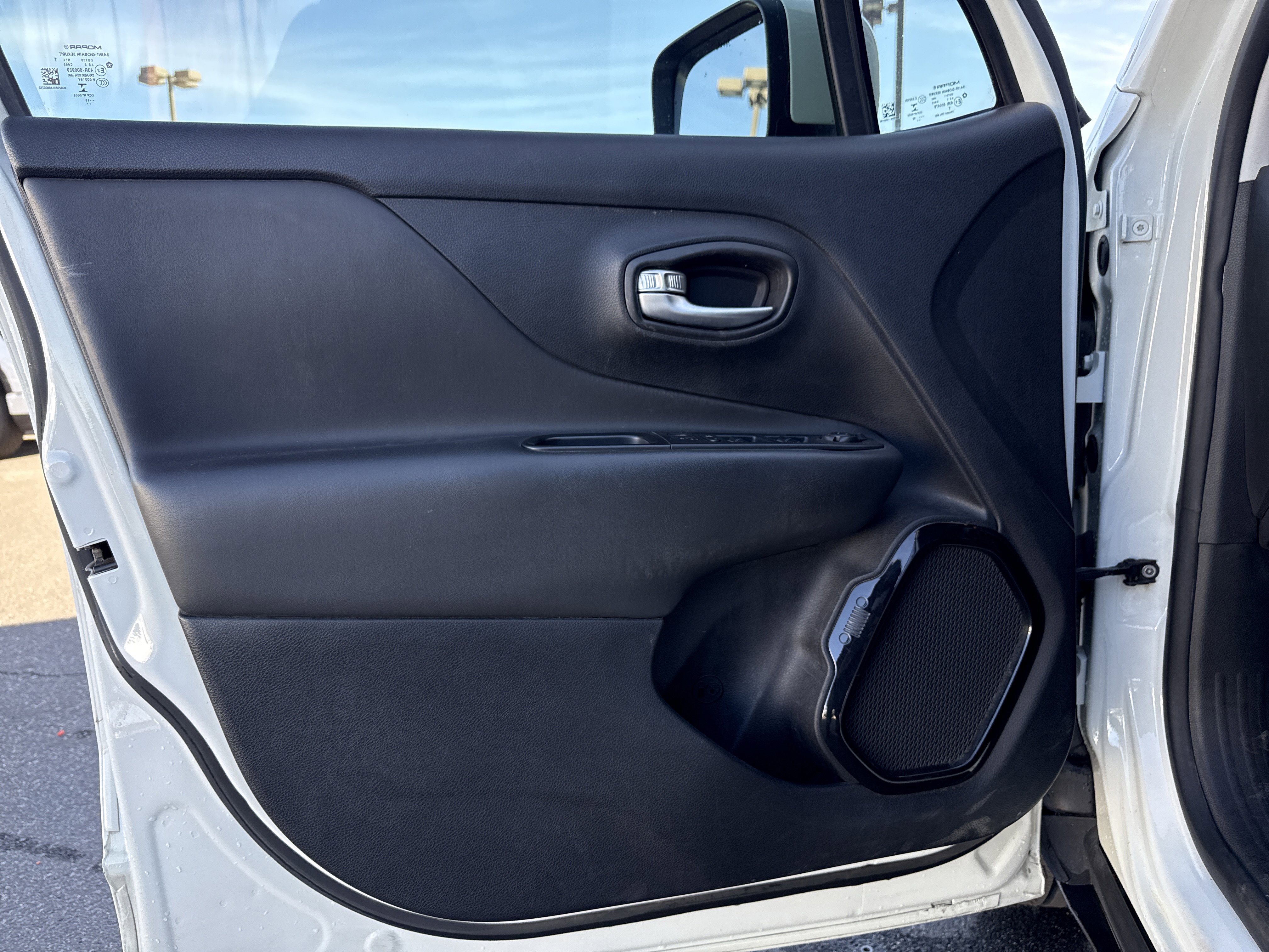 Used 2018 Jeep Renegade Altitude image 15