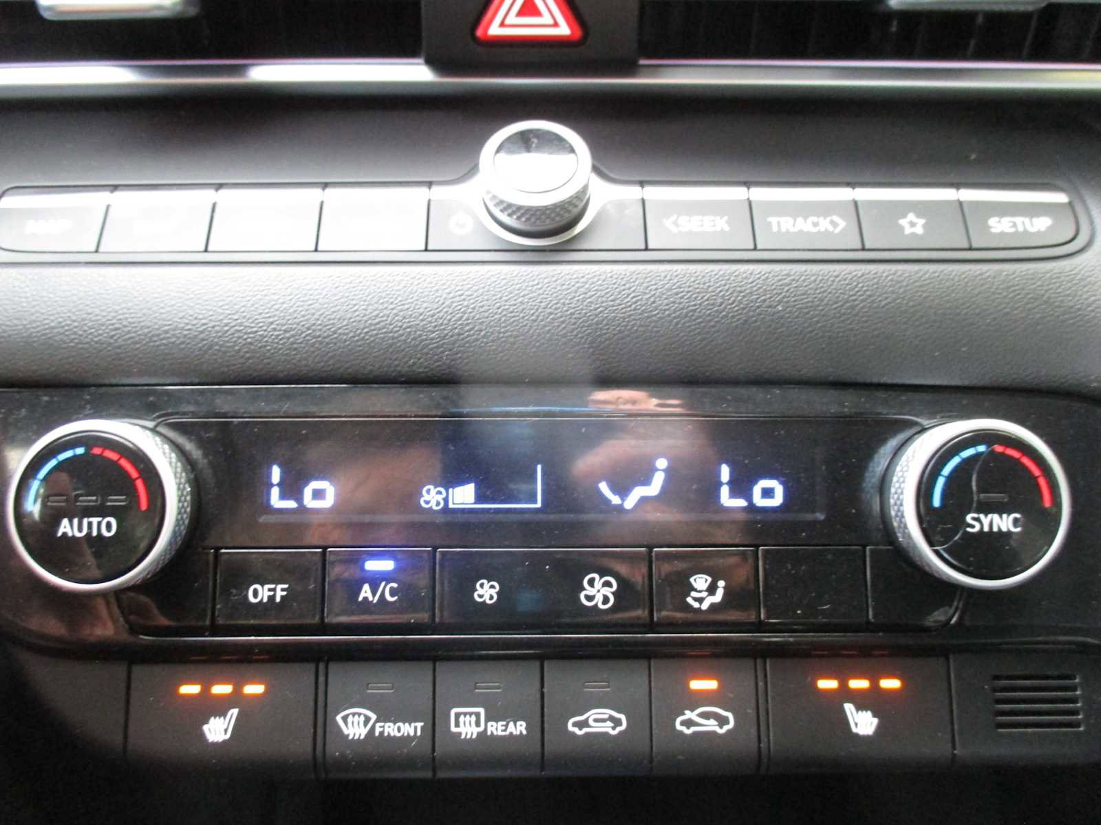 Used 2024 Hyundai Elantra SEL w/ Convenience Package image 33