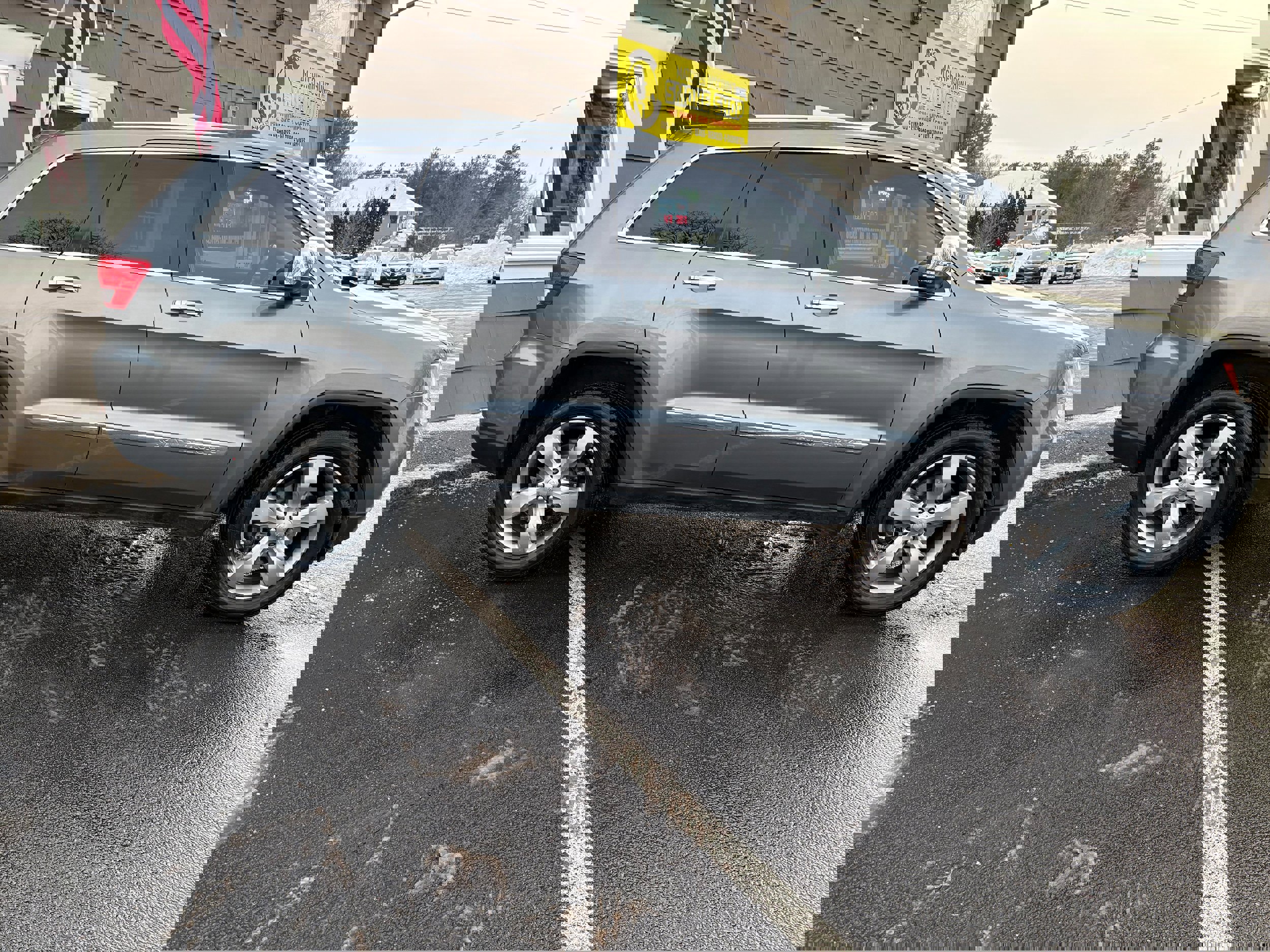 Used 2012 Jeep Grand Cherokee Overland image 4