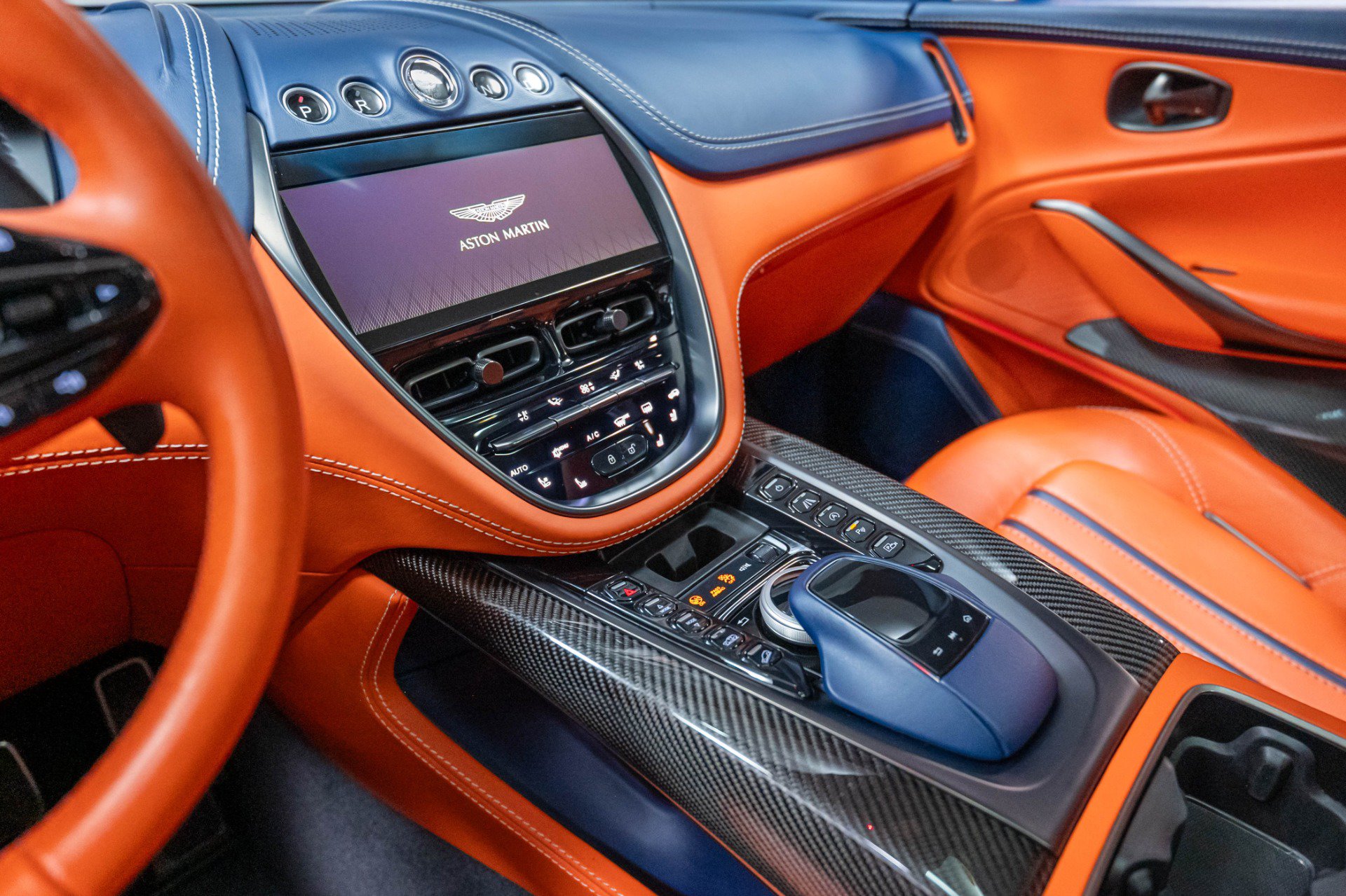 Used 2021 Aston Martin DBX AWD/4WD image 12