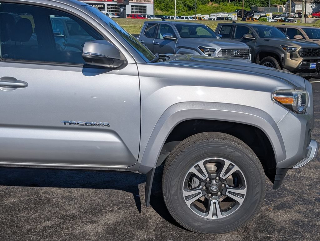Certified 2018 Toyota Tacoma TRD Sport RWD image 10