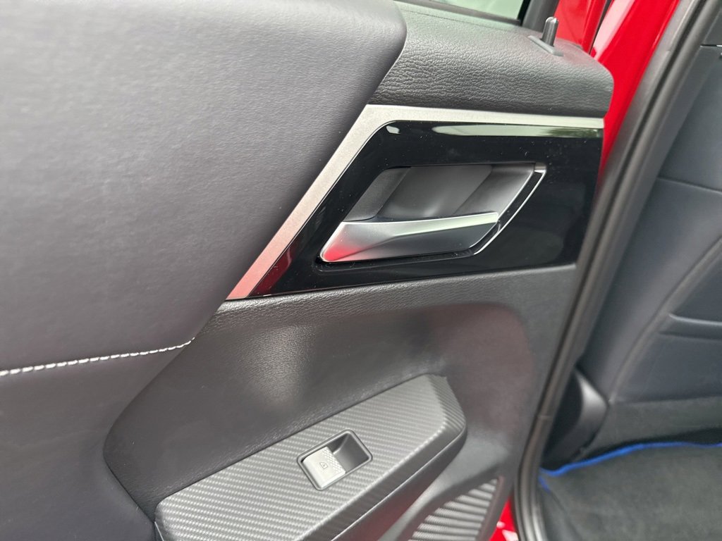 New 2025 Mitsubishi Outlander SE image 16