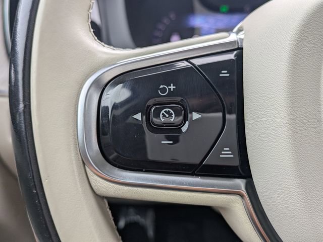 Certified 2023 Volvo XC60 B5 Plus w/ Protection Package Premier AWD/4WD image 18