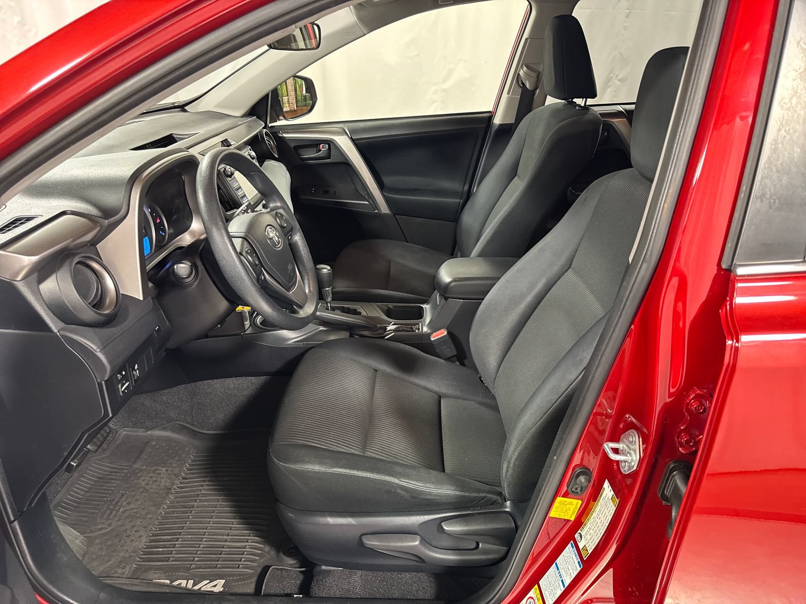 Used 2016 Toyota RAV4 LE AWD/4WD image 3
